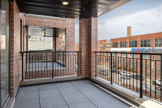1647 W Irving Park Rd in Chicago, IL - Building Photo - Building Photo