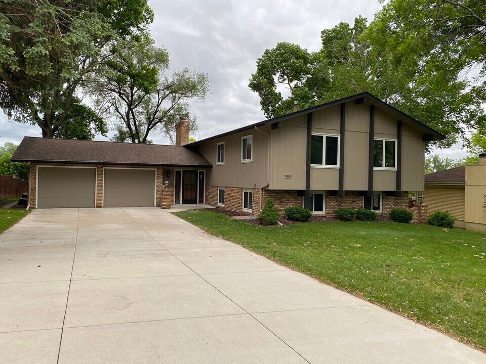 1435 S 167th Ave in Omaha, NE - Building Photo