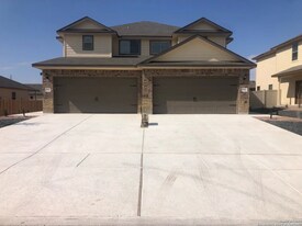 1500 Lucille St in Seguin, TX - Building Photo