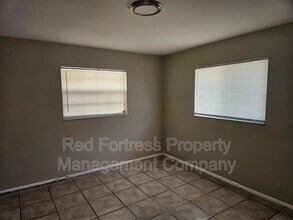 3812 Desoto Ave in Ft. Myers, FL - Foto de edificio - Building Photo