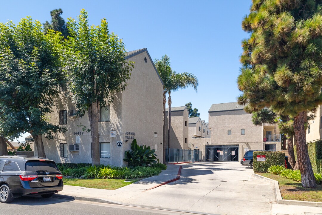 Joanne Villas in Hawthorne, CA - Building Photo