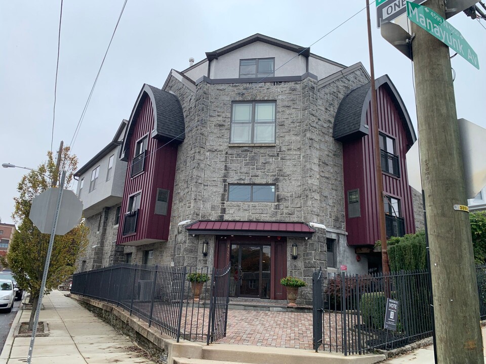 4557 Manayunk Ave in Philadelphia, PA - Building Photo