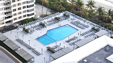 1980 S Ocean Dr in Hallandale Beach, FL - Foto de edificio - Building Photo