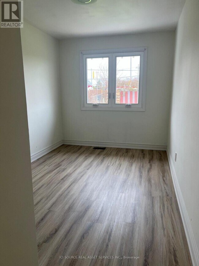 52 Pinemore Crescent in Toronto, ON - Building Photo - Building Photo