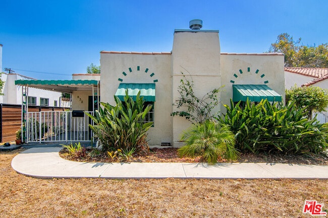 832 S Citrus Ave in Los Angeles, CA - Foto de edificio - Building Photo