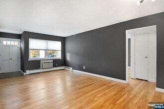 53 Regency in Ramsey, NJ - Building Photo - Building Photo