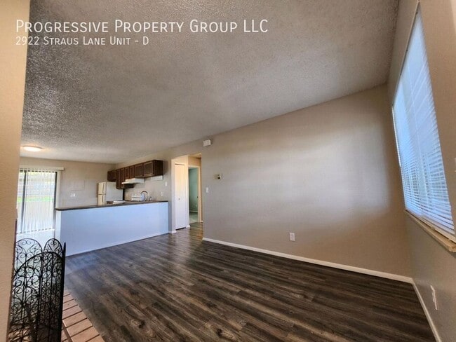 2922 Straus Ln in Colorado Springs, CO - Foto de edificio - Building Photo