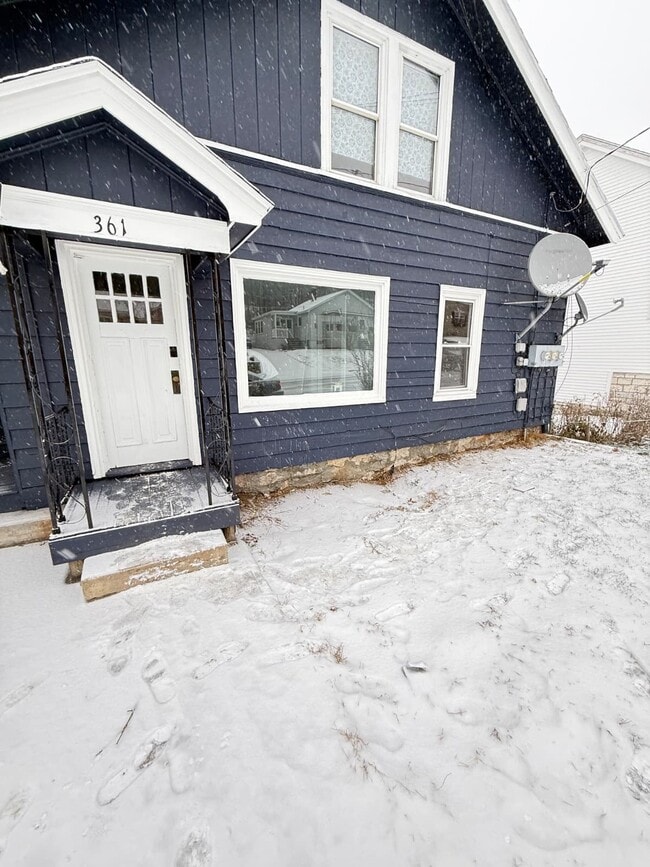 361 Coos St, Unit 1 in Berlin, NH - Building Photo - Building Photo