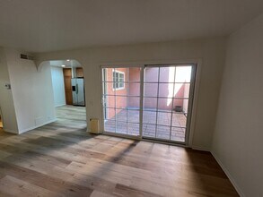 3063 E Harbor Blvd in Ventura, CA - Building Photo - Building Photo