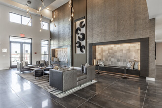 Culebra Commons in San Antonio, TX - Foto de edificio - Interior Photo