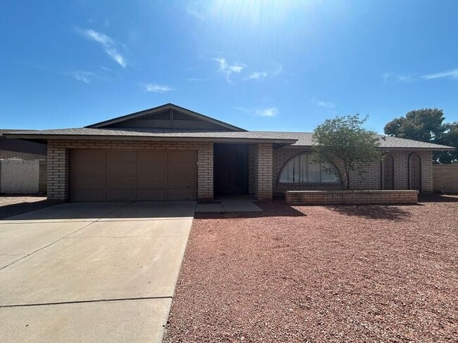 property at 2141 E Manhatton Dr