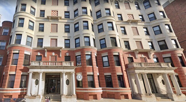 885 Massachusetts Ave, Unit 44 in Cambridge, MA - Foto de edificio - Building Photo