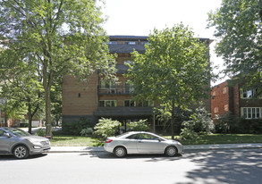 200 Willowdale in Montréal, QC - Building Photo