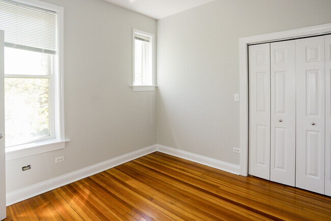 3852 N Southport Ave, Unit 2 in Chicago, IL - Building Photo - Building Photo