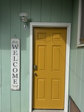 3208 Doris St, Unit A in Anchorage, AK - Building Photo - Building Photo