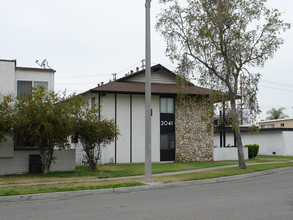 2041 S Sprague Ln in Anaheim, CA - Foto de edificio - Building Photo