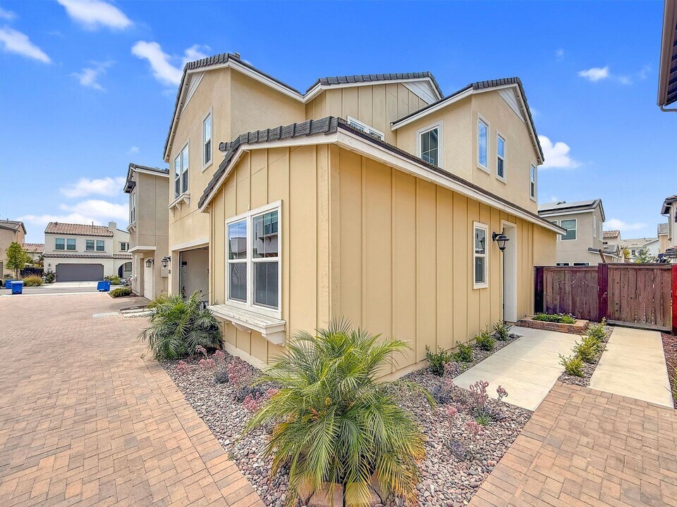 1239 Camino Avalon in Chula Vista, CA - Building Photo