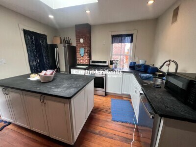 152 Highland St, Unit 3 in Boston, MA - Foto de edificio