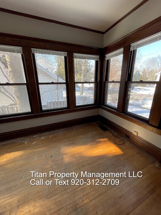 855 Vine Ave in Oshkosh, WI - Building Photo