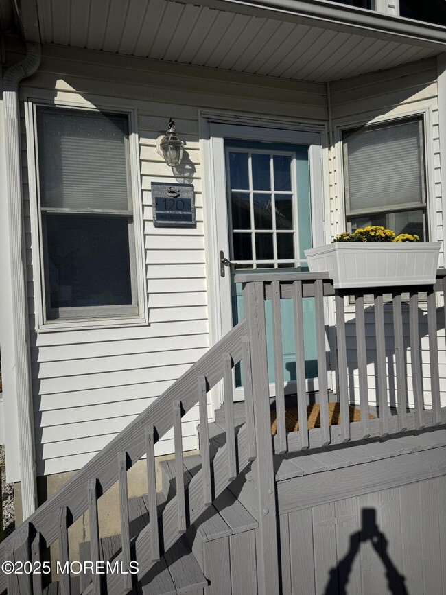 120 W Chadwick Way in Lavallette, NJ - Building Photo - Building Photo