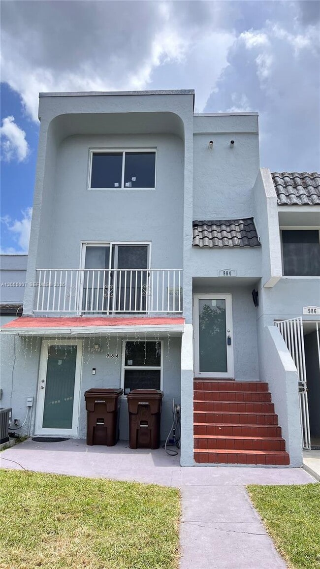 property at 984 W 40th St