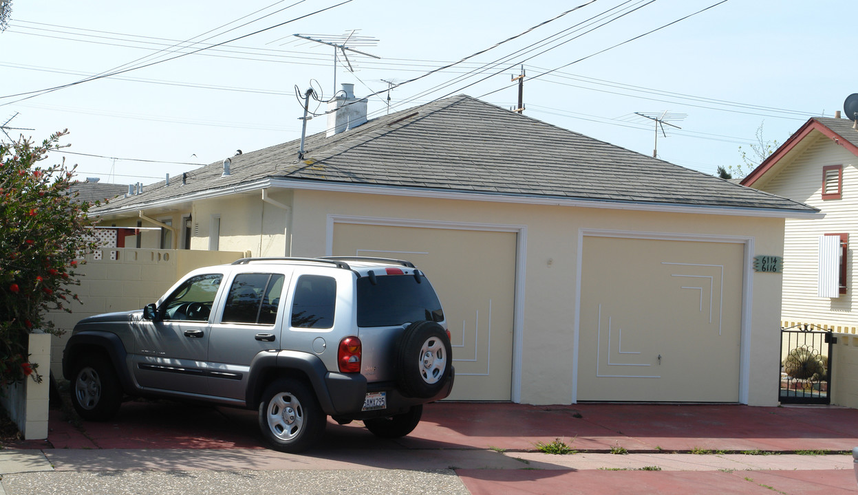 6114 Huntington Ave in Richmond, CA - Foto de edificio