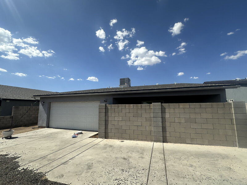 2527 E Broadway Rd in Phoenix, AZ - Building Photo