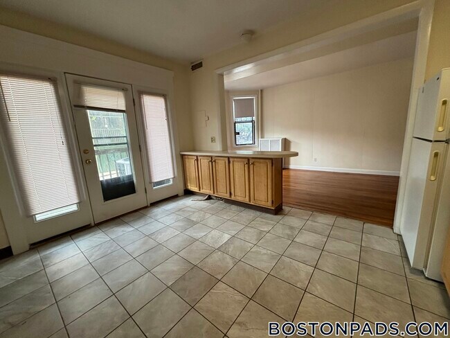 1135 Commonwealth Ave in Boston, MA - Foto de edificio - Building Photo