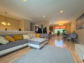 18 Marquette Pl in Buffalo Grove, IL - Building Photo - Building Photo