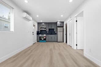 232 N Hollywood Way in Burbank, CA - Foto de edificio - Building Photo