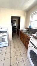 36 Willard Ave, Unit #2 in Medford, MA - Foto de edificio - Building Photo