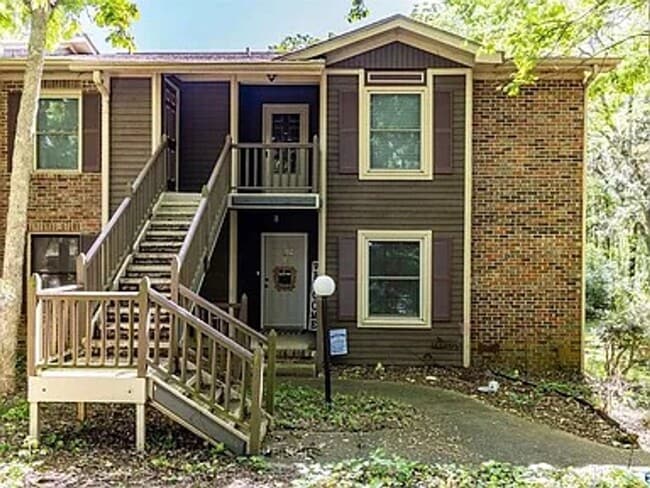 property at 2092 Woodlawn Dr SW