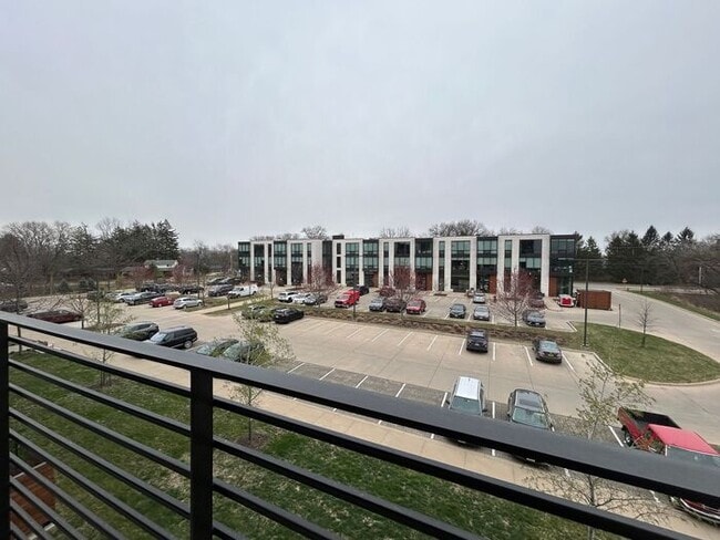 1 University Way in Iowa City, IA - Building Photo - Building Photo