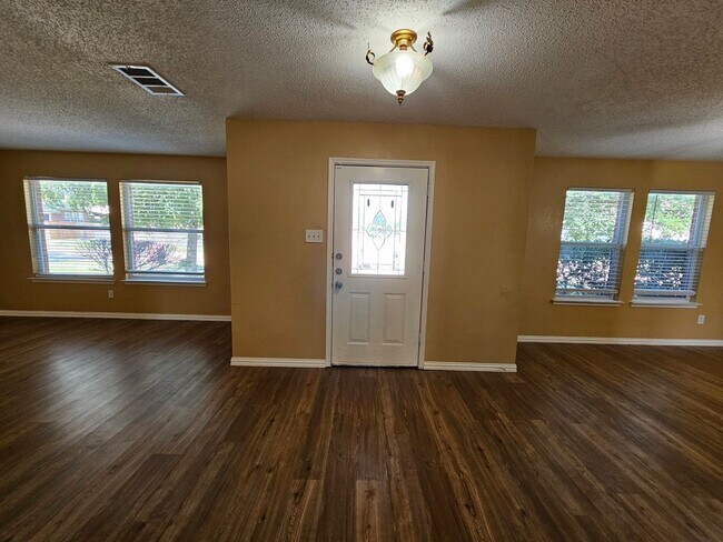 1356 Fox Glenn in Cedar Hill, TX - Building Photo - Building Photo