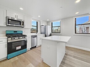 220 Winthrop St, Unit 201 in Winthrop, MA - Building Photo - Building Photo