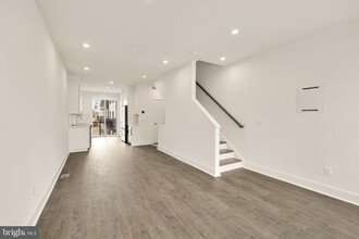 65 Lower Service Rd in Washington, DC - Building Photo - Building Photo