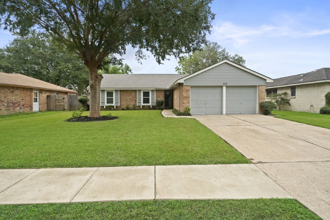 519 Stephanie Dr in Missouri City, TX - Foto de edificio