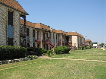 Victoria Place Apartments in Fort Worth, TX - Building Photo