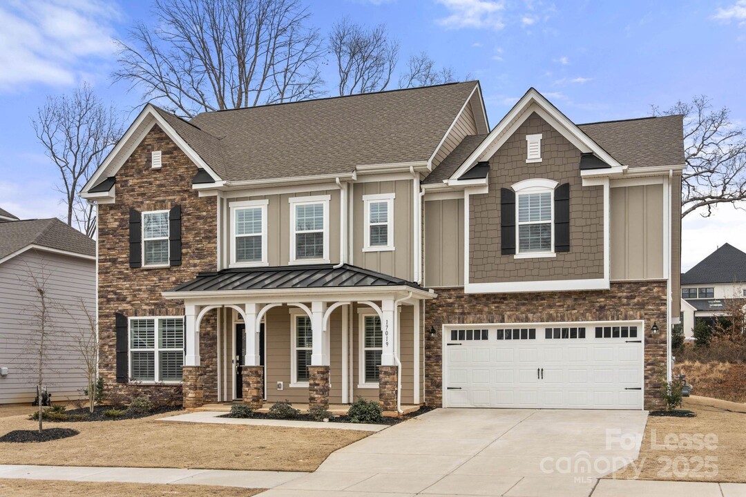 17019 River Race Dr in Huntersville, NC - Building Photo