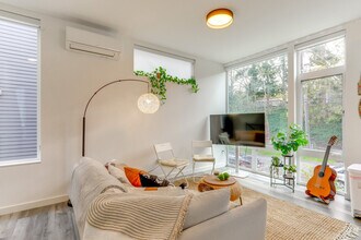 128A W Florentia St in Seattle, WA - Building Photo - Building Photo