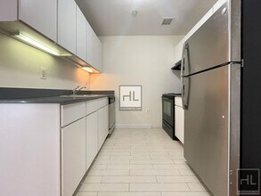E. Williamsburg Affordable Full-Amenity Bl in Brooklyn, NY - Building Photo - Building Photo