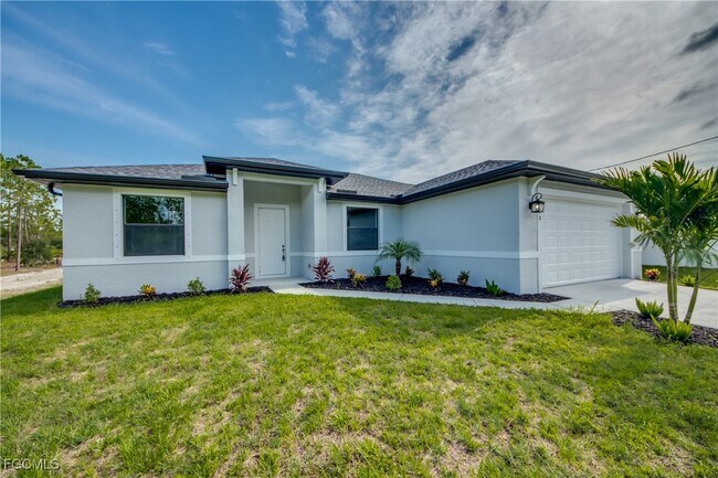 923 Belmont St E in Lehigh Acres, FL - Building Photo - Building Photo