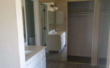 7384 Palmetto Ave in Fontana, CA - Building Photo - Building Photo