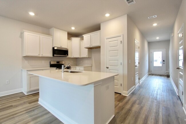 323 Callie Dr in Crestview, FL - Foto de edificio - Building Photo