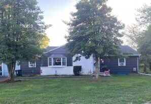 68 Ellison Rd in Franklin Township, NJ - Building Photo