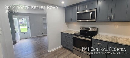 2042 N Kepler Rd in DeLand, FL - Foto de edificio - Building Photo