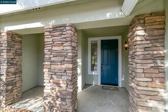732 Antiquity Dr in Fairfield, CA - Building Photo - Building Photo