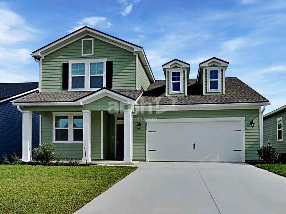 2952 Rolling Acrs Rd in Green Cove Springs, FL - Building Photo