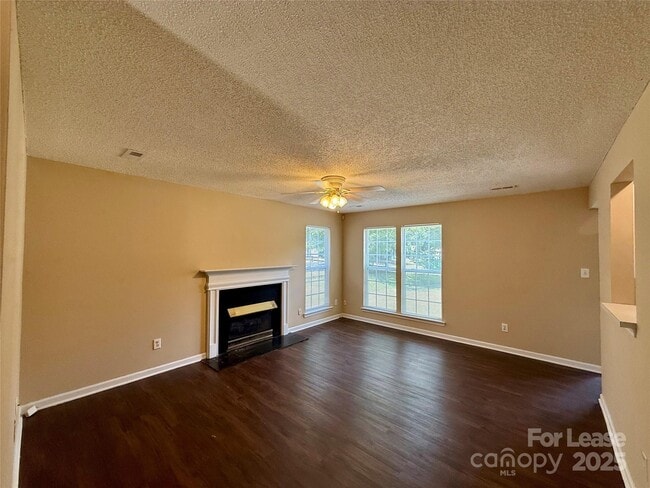 7037 Breeders Cup Cir in Charlotte, NC - Building Photo - Building Photo