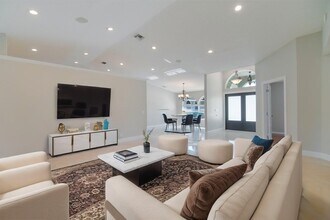 8571 Whispering Oaks Way in West Palm Beach, FL - Building Photo - Building Photo